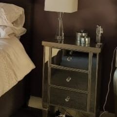 2 mirrored bedside lockers