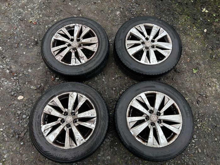Genuine Peugeot 17" Alloys & Tyres