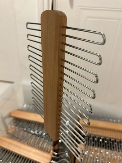 Tie hangers