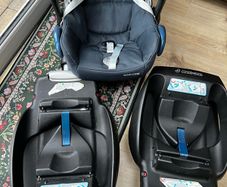 Maxi Cosi car seat + 2 iso fix bases