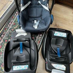 Maxi Cosi car seat + 2 iso fix bases