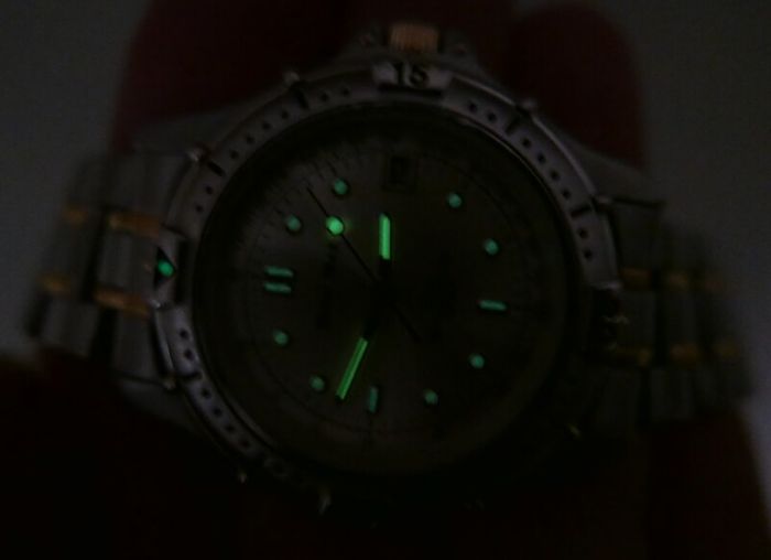 Hugo Maxx  Euro Design 18K Plated Diver Analog Quartz Watch New Battery
