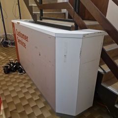 reception desk/counter