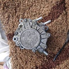Audi a4 b7 a6 c6 2.0tdi Diesel pump. tandem, vacum, Brake boost pump. Parts engine box breaking