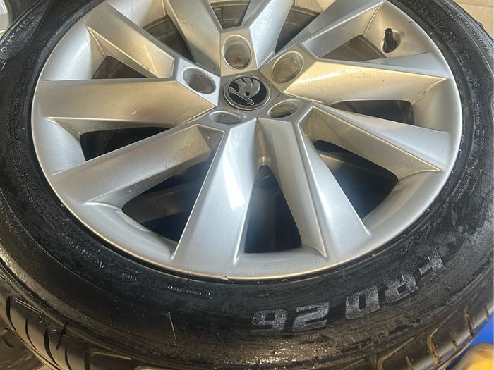 Set of 4 Skoda superb alloys (genuine)+ new tyres -can meet