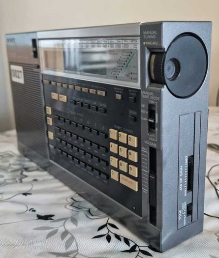 Sony ICF-2001D World Band Radio Tuner Receiver FM LW MW SW, working good.