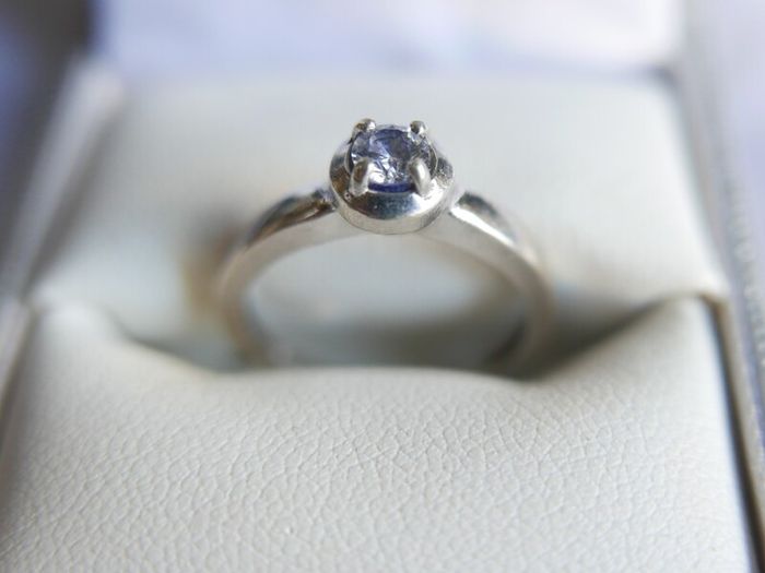 Vintage 9ct White Gold 375 & Blue Sapphire Stacker Ring 2,78g size N