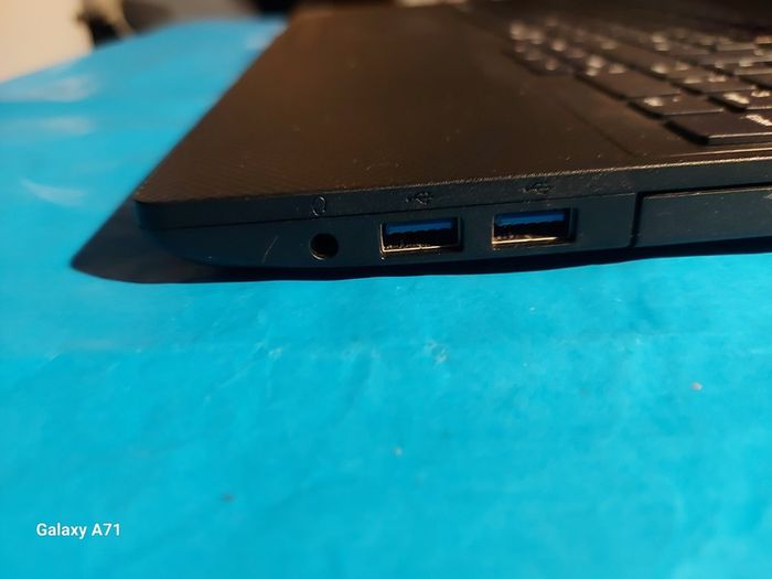 Fujitsu Lifebook Stylistic Series, Model A1530,  Intel Core i5-1035G1 CPU, 1.19GHz, 8GB Ram, 300GB SSD, Windows 10, Microsoft Edge, Chrome and VLC
