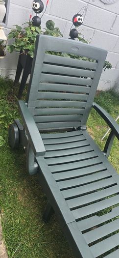 folding sun lounger