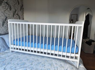 Cot/junior bed/matress/bumper/sheets