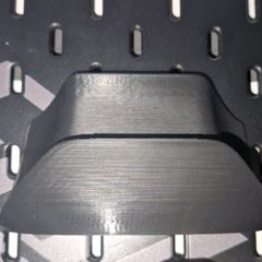 3D-printed XBOX controller holder for IKEA Skadis Pegboard