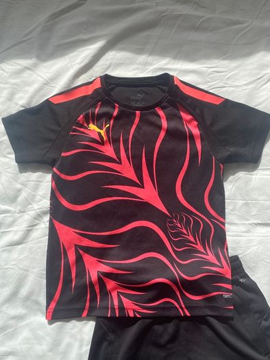 Kids Puma football top & shorts set 7-8 years