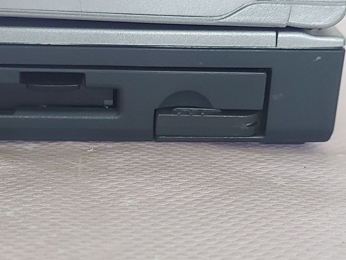 Rare Vintage Fujitsu Siemens Lifebook, E Series, FPC07048B Part number CP127259, Running Windows 2000 Professional, uses 3.5 floppy disk, 20GB HDD, amd all the connecting Ports from 30 years ago Era