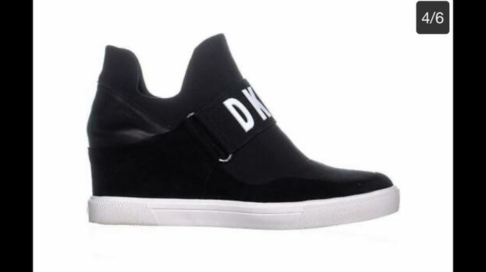 womans trainers DKNY. Size 6.