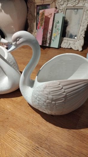 A Pair Of Vintage Ceramic Swans