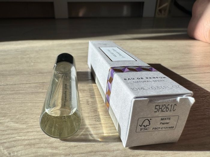 Essential Perfums Velvet Iris