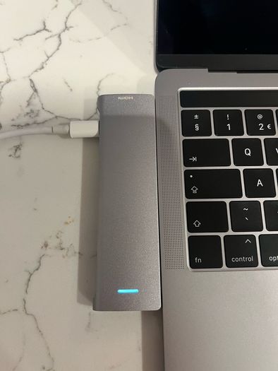 Macbook Pro 2019 Touchbar and accessories - Great condition