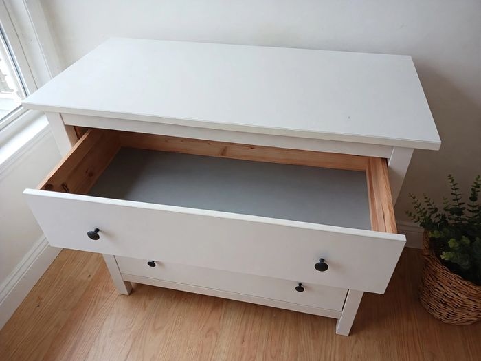 Chest of drawers