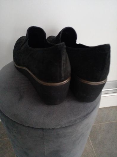 Genuine suede shoes size 6