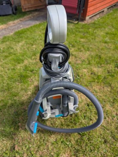 Carpet cleaner
