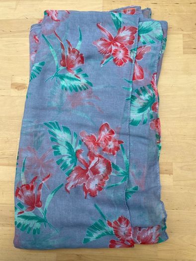3000 Ladies Scarves To Clear As One Lot! 50 Cent Each - Rrp 6.99 Each!