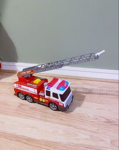 Fire engine with sounds and light