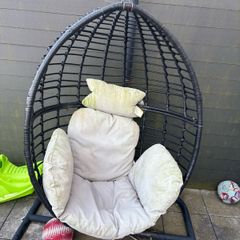 egg chair