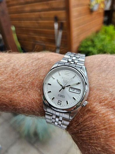 Watch Seiko 5 Automatic.