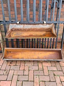 Hanging animal  feeder trough / garden planter
