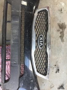 2012 Kia Sorrento front grills
