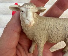 Schleich Sheep Ewe Farm Animal Figure Retired D-73527 Used Please see pictures
