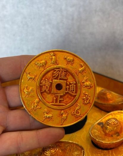 Vintage Chinese Octagonal Lacquered Box with Gilt-Bronze Sycee Ingots And Zodiac Coin