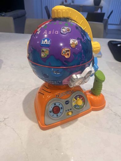 VTech Light and Flight Discovery Globe and Kids Steering wheel.