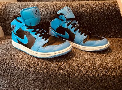 Air Jordon 1 Mid 'university Blue/black'
