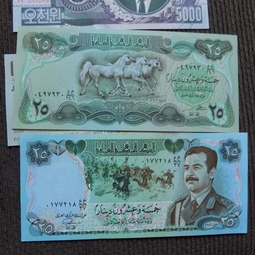 Lot of 8 Uncirculated World Banknotes.No 6.