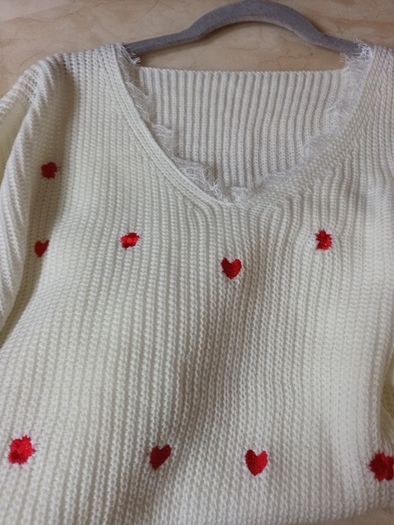 Shein Small Heart & Flower Jumper.    S. 1X - 18.  New-  Tag.