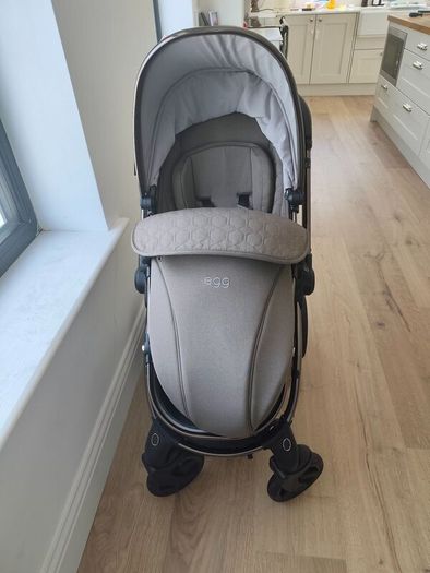 Egg 3 full travel system inc. car seat and base