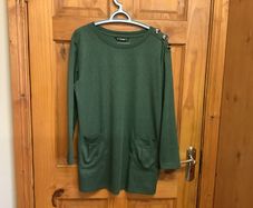 Top long line fine knit size Medium