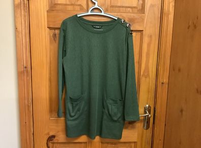 Top long line fine knit size Medium