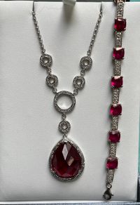 Beautiful Pendant & Matching Bracelet