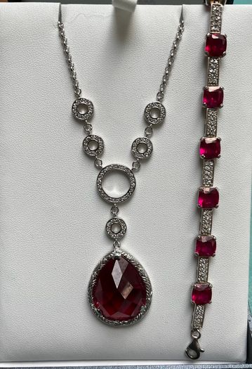 Beautiful Pendant & Matching Bracelet