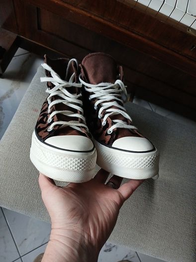 Converse Hi Animal print  great condition