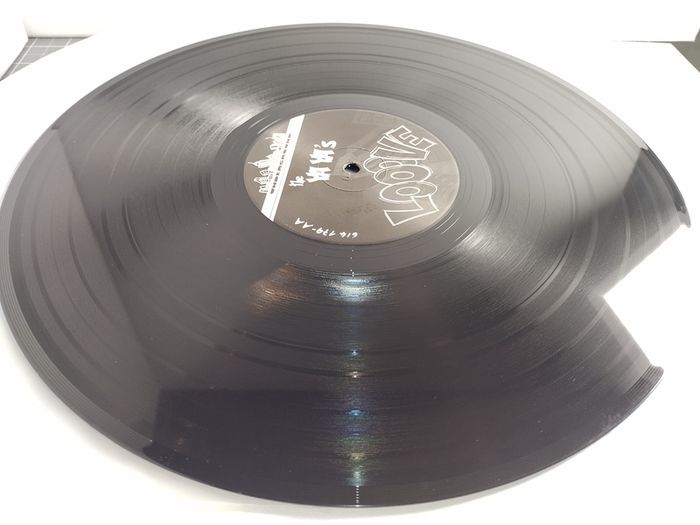The Ya Ya's - Looove - Ariola Records - AKA Caveman! ORIGINAL 1992 PRESSING! Condition: MINT! Brand SPANKING New!