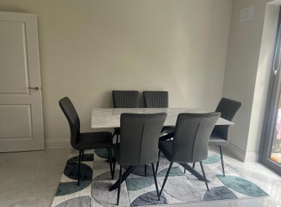 1 year  old dinning table with 6 chairs