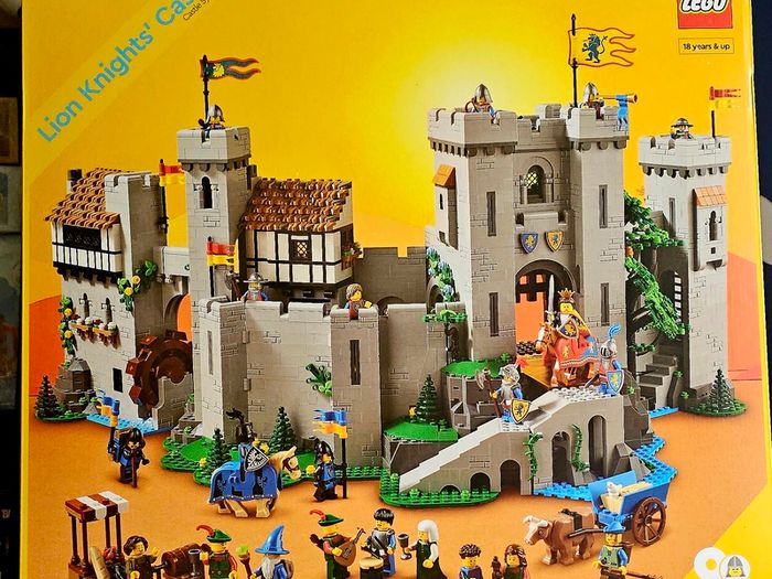 Lego 10305 Lion Knights Castle BNIB