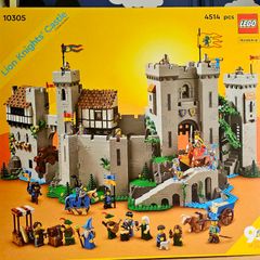 Lego 10305 Lion Knights Castle BNIB