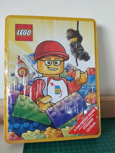 LEGO Book & Sticker Tin 2019