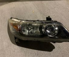 2x Honda Stream Headlights - (left halogen, Right Xenon)