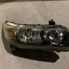2x Honda Stream Headlights - (left halogen, Right Xenon)