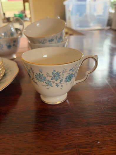 Beautiful vintage Colclough Braganza, pattern 8454, English bone china tea set.